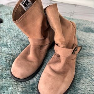 Women’s brown suede Frye riding boots. Size 6.5